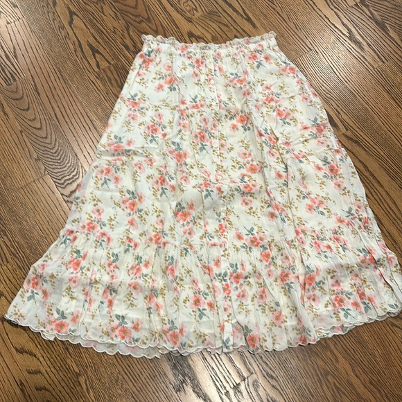 The Great tiered skirt in sweat pea floral - Picture 2 of 5